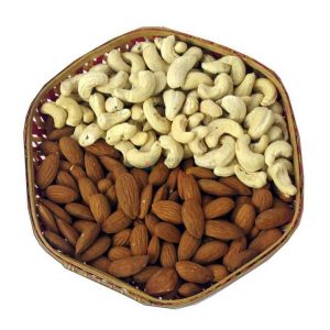 Cashew Nuts & Almonds Basket (1 Kg)